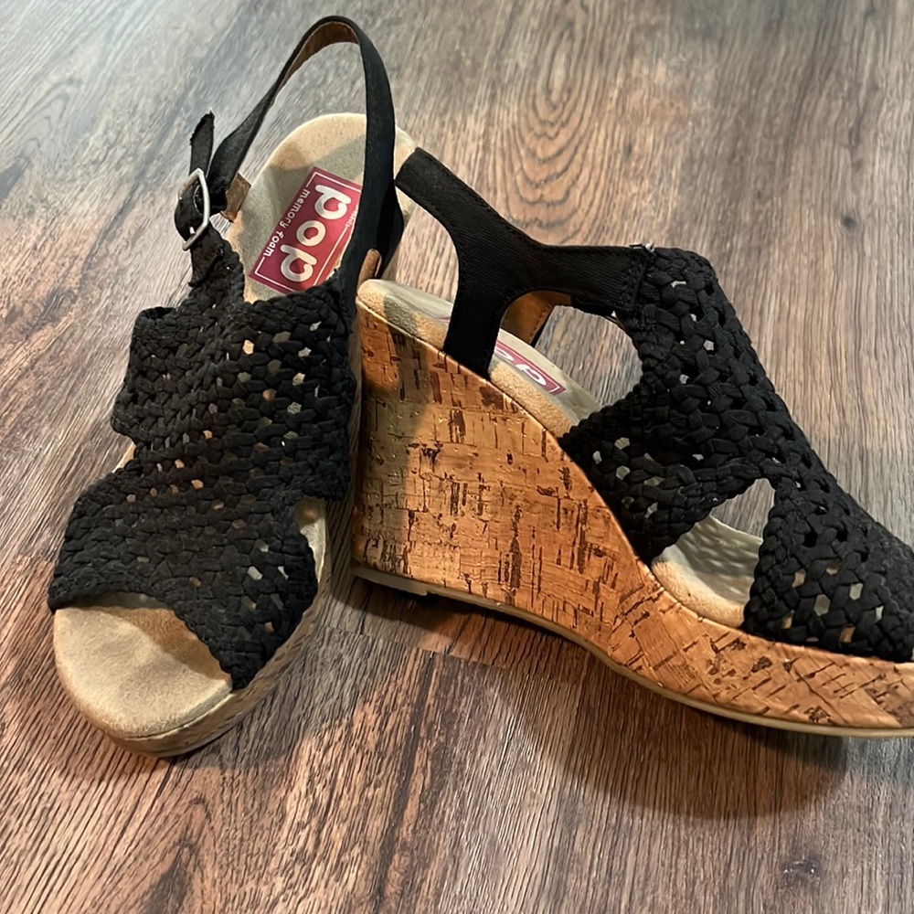 MEMORY FOAM PLATFORM SANDALS
